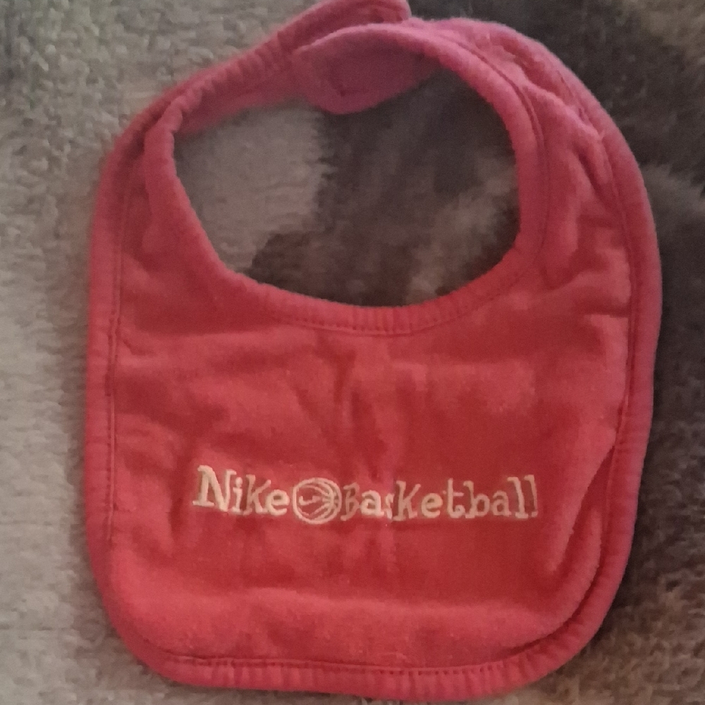 Nike Kids Bib in Vibrant Pink
